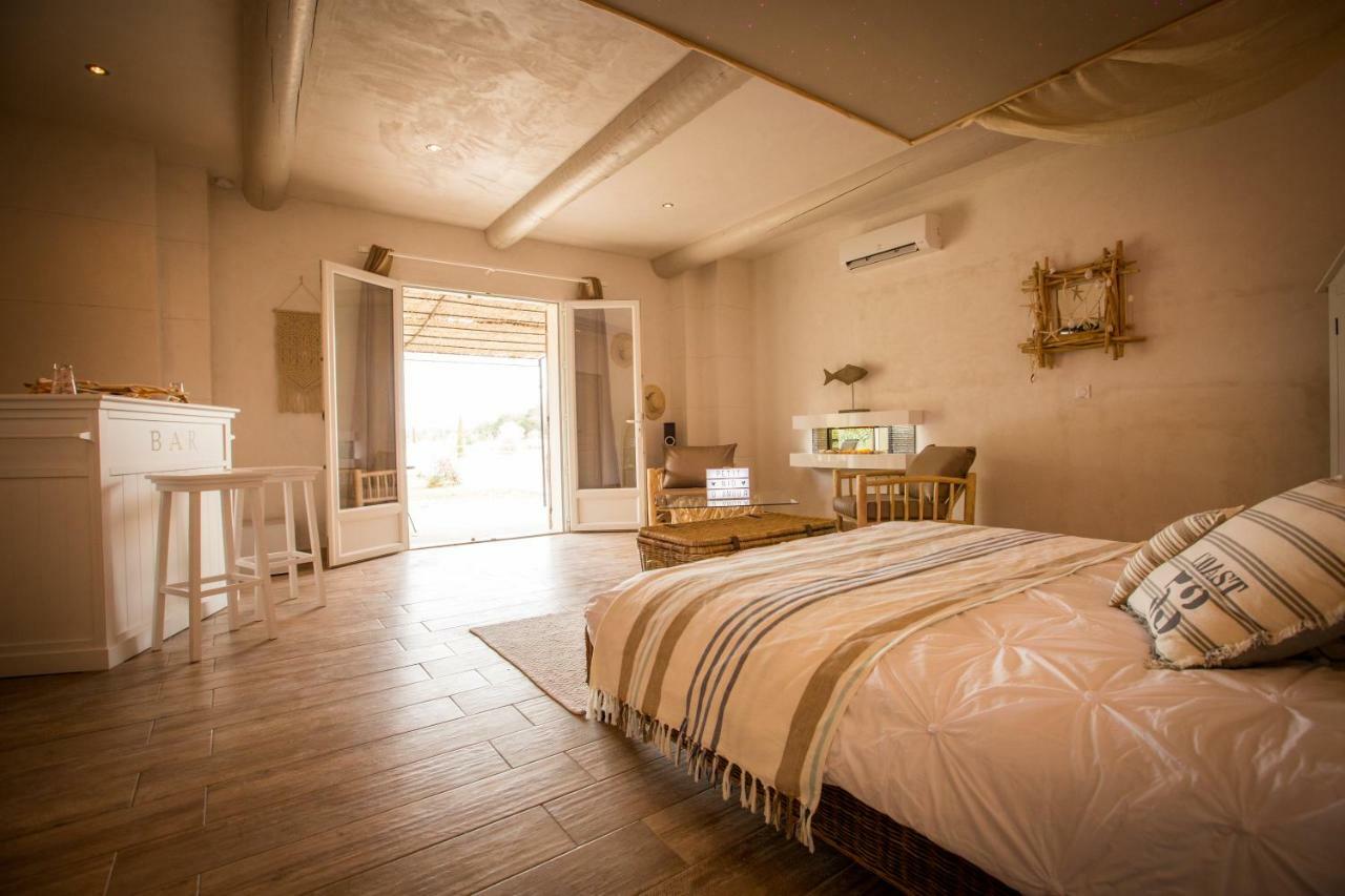 Abri Cosy - Suite Romantique En Camargue แซ็ง จิลส์ ภายนอก รูปภาพ